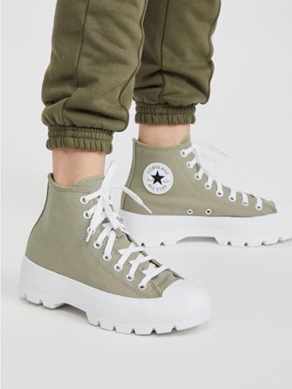 Converse Chuck Taylor All Star Lugged Sole High-top in Olive Women’s Size 7.5